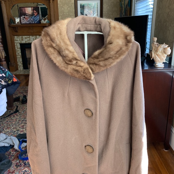 Vintage coat‎ with mink collar. Good condition. Amazing coat - Picture 1 of 4